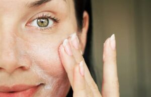 أفضل غسول للبشرة الدهنية